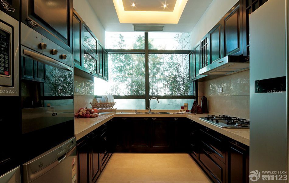 中式家装设计整体厨房装修实景图