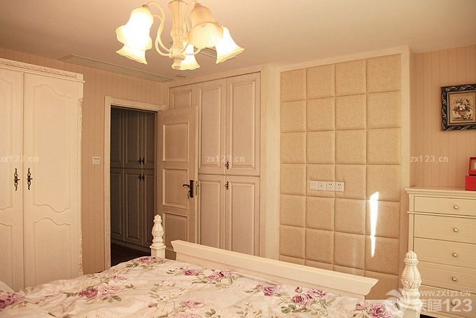 2025 卧室软包背景墙设计图片