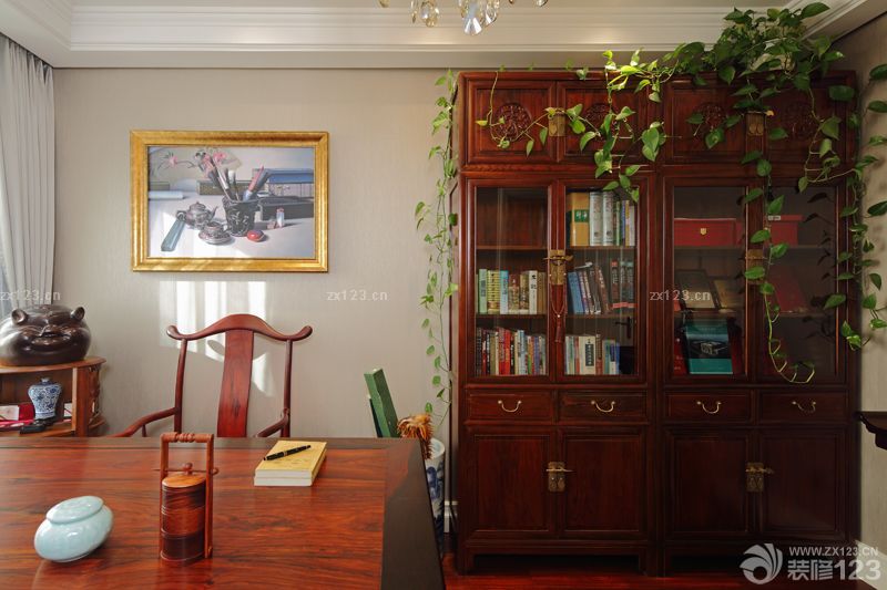 2025经典书房实木书柜装修设计效果图