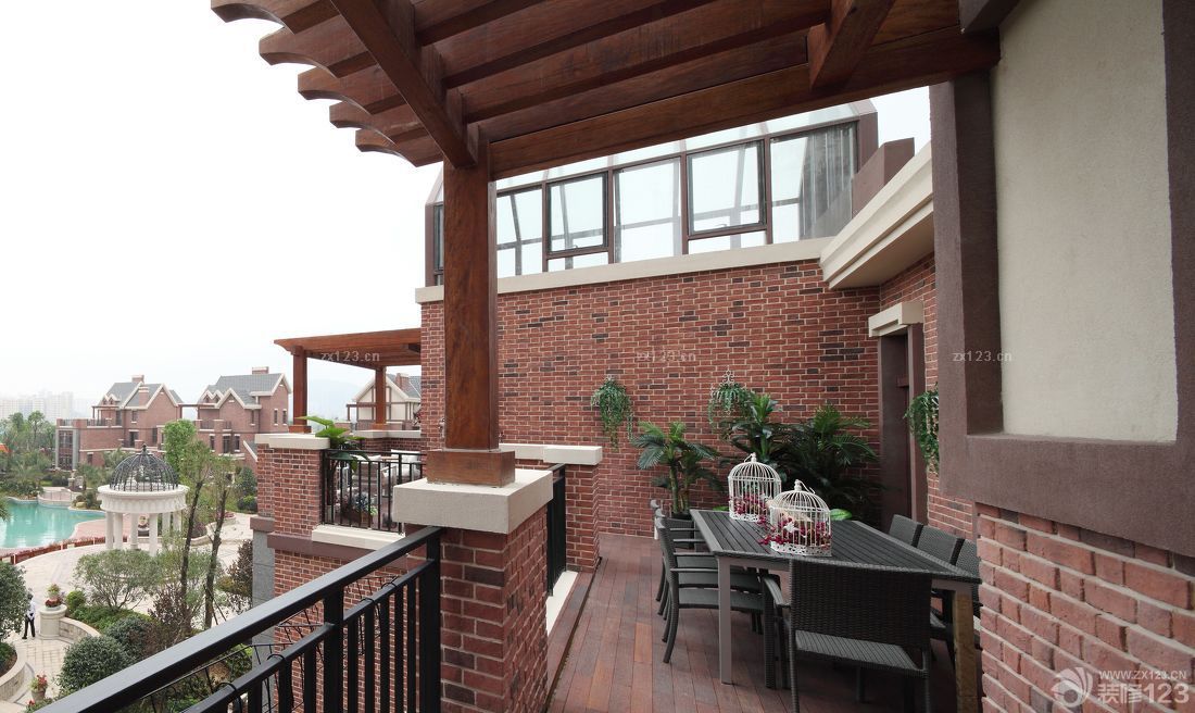 2025三室两厅无框阳台设计图片