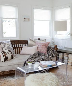 最新简约风格客厅沙发垫装修图片欣赏