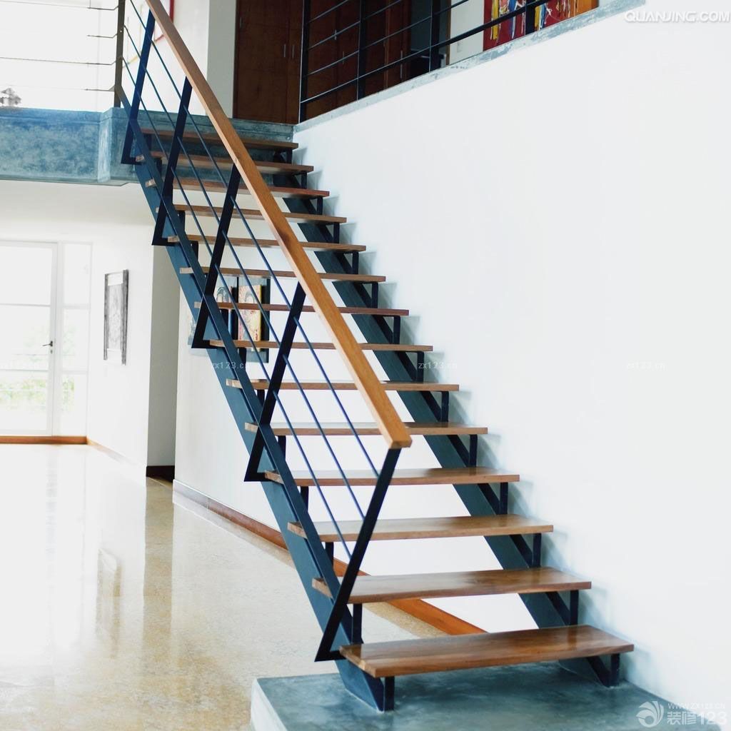 2017现代风格别墅高档实木楼梯间设计效果图 – 设计本装修效果图