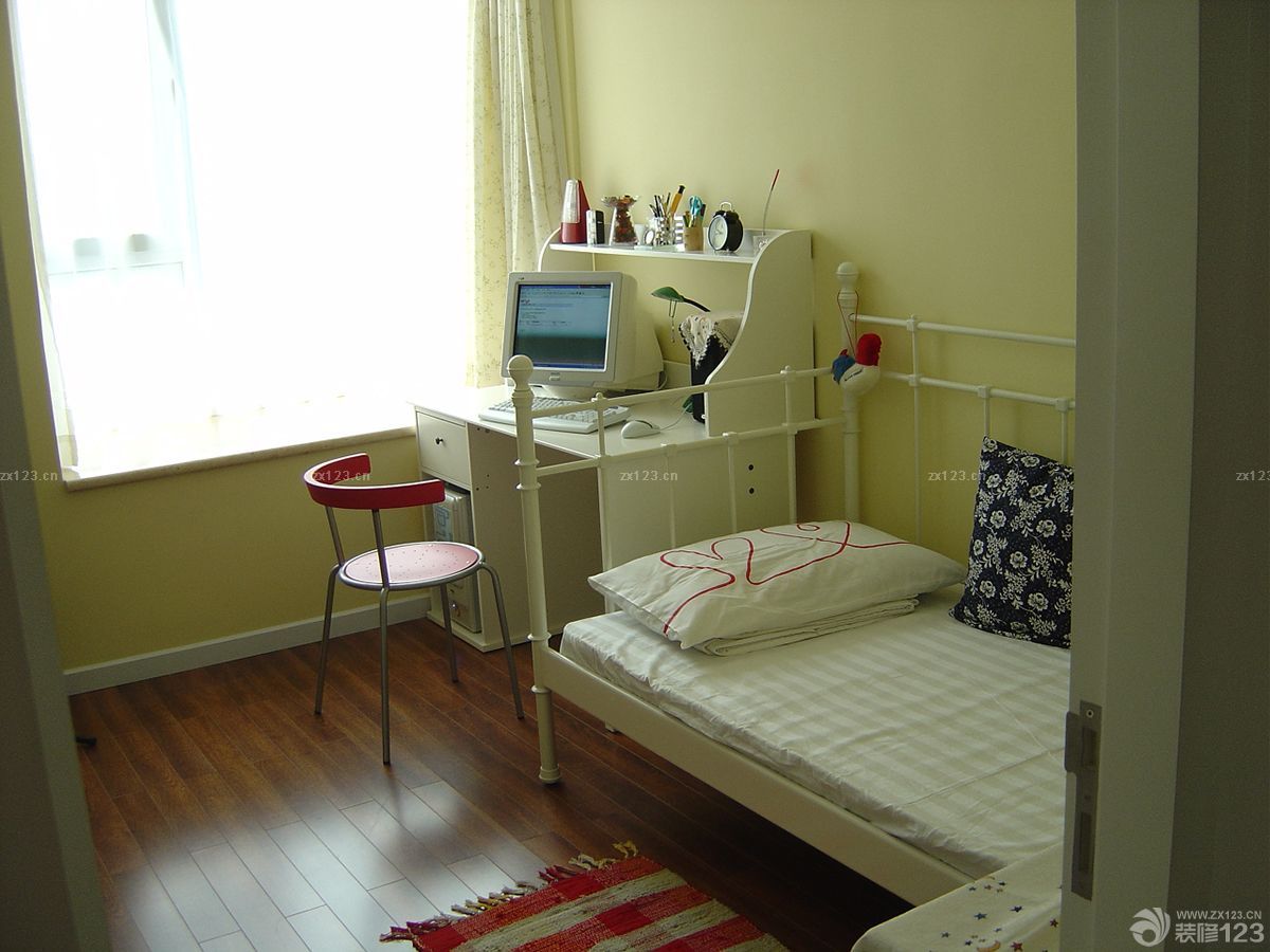 简易农村小户型卧室设计单人床设计图片