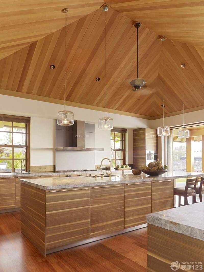 2025美式简约别墅斜顶阁楼厨房装修设计图片