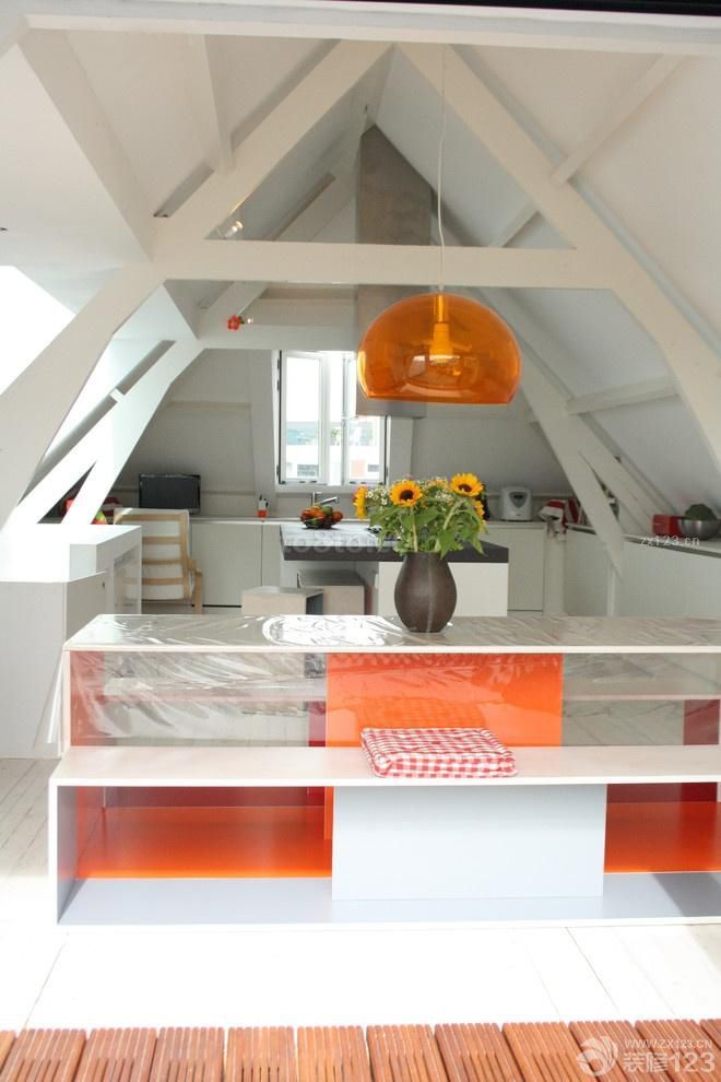2025创意斜顶阁楼厨房装修效果图