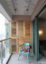 小户型阳台衣柜防腐木衣柜装修实景图