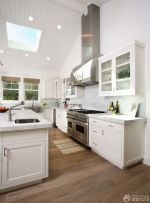 简约风格斜顶阁楼厨房装修图赏析2025