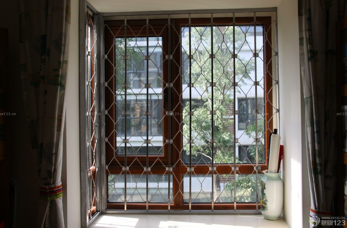 生活阳台不锈钢门窗设计效果图