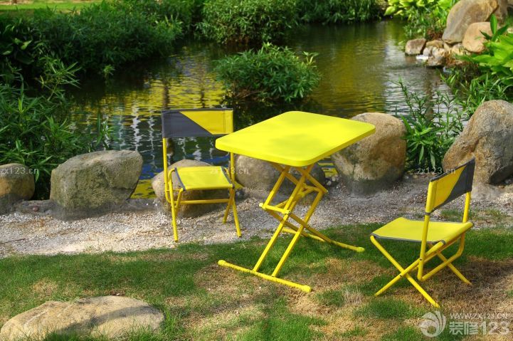 别墅花园折叠电脑桌摆放效果图