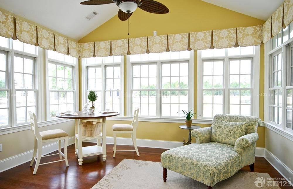 2025最新阁楼封闭式阳台改客厅效果图