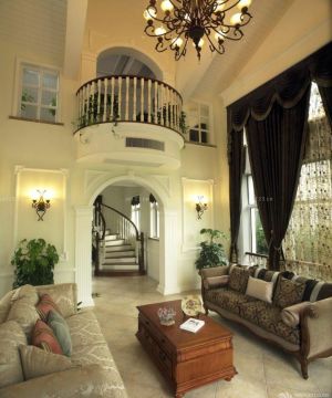 小户型复式客厅褐色窗帘装修设计效果图