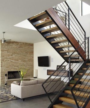 二层半别墅房屋楼梯设计效果图