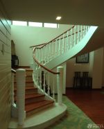 最新欧式风格阁楼旋转楼梯装修案例