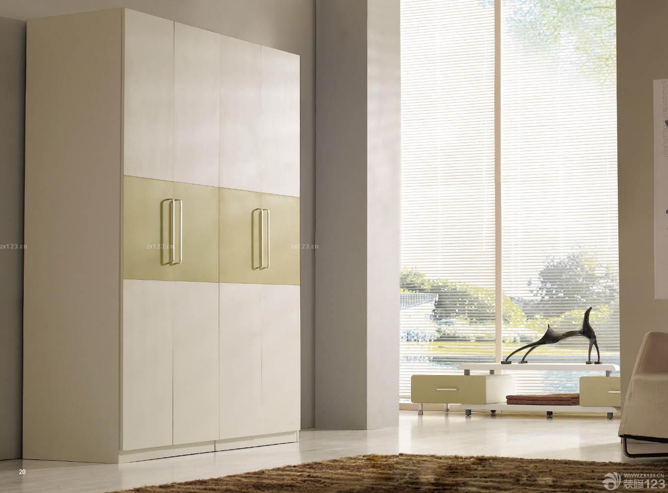 现代家装四门衣柜装修实景图