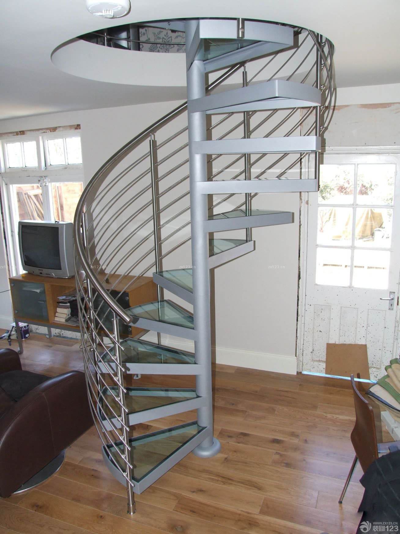 2025室内不锈钢楼梯立柱设计效果图欣赏