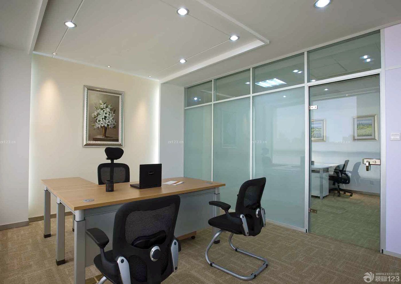 经理办公室磨砂玻璃隔断效果图片