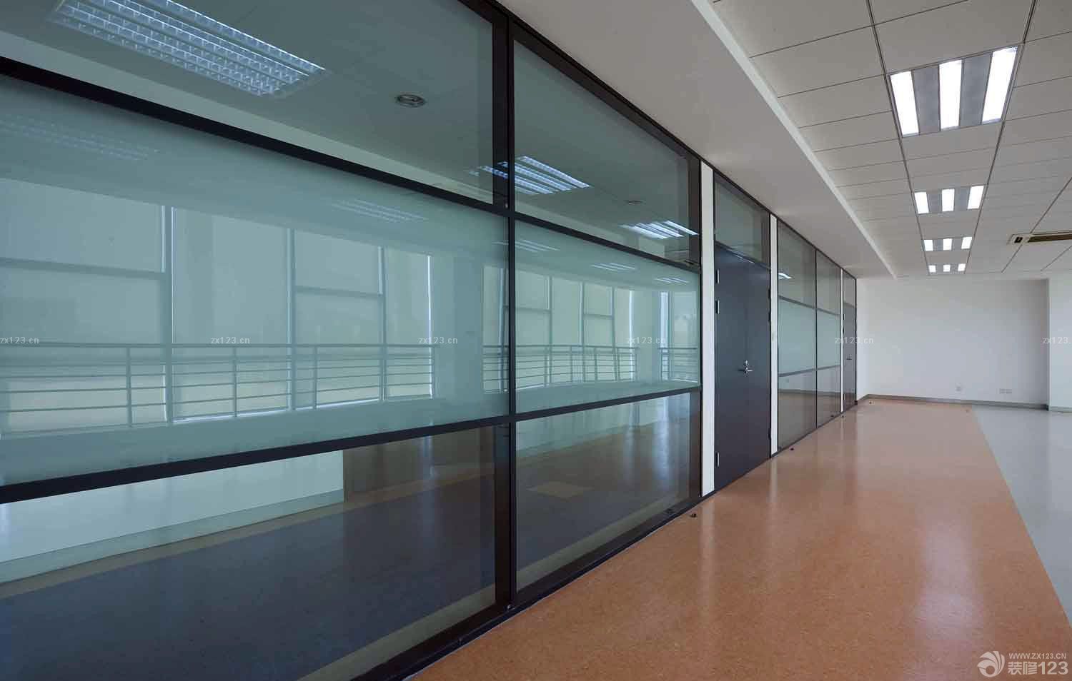 办公室磨砂玻璃隔断装饰装修效果图片