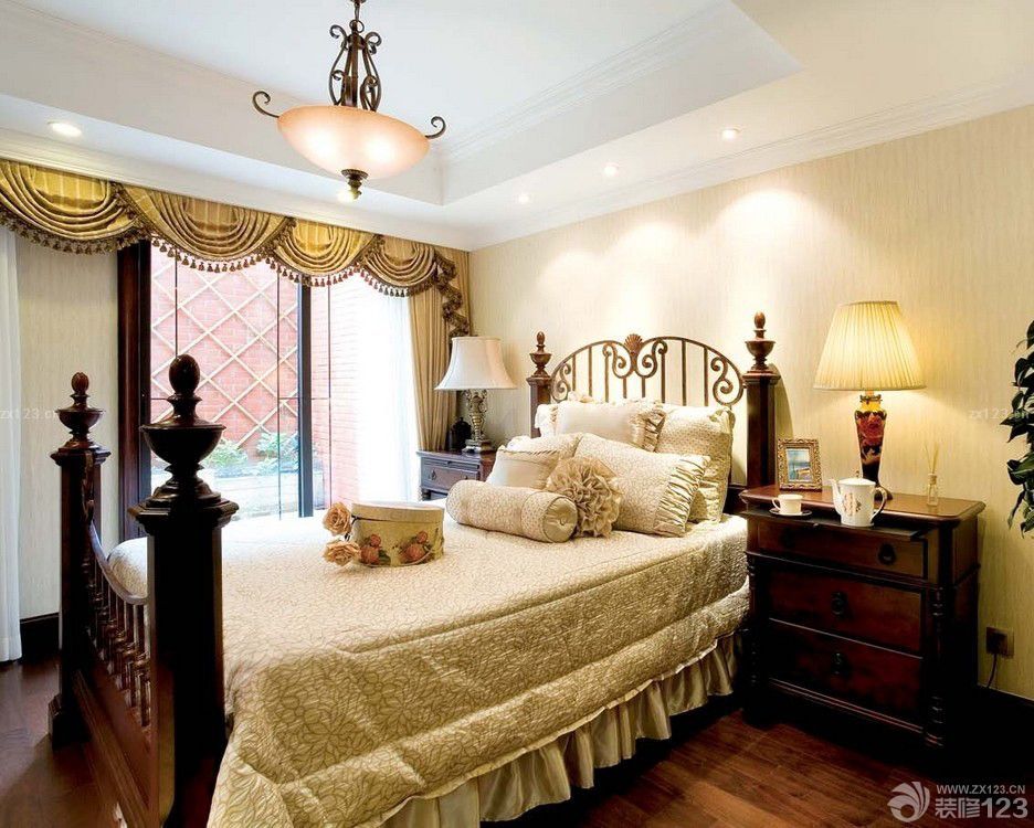 2025最新欧式风格错层卧室设计图