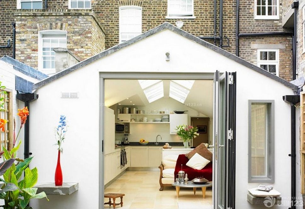 顶楼带阁楼玻璃折叠门效果图