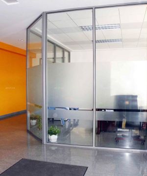 2023小型办公室磨砂玻璃隔断案例欣赏
