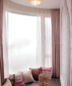 家庭客厅阳台飘窗窗帘设计图片