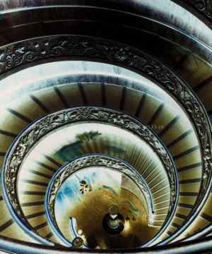 古典风格螺旋楼梯设计图片