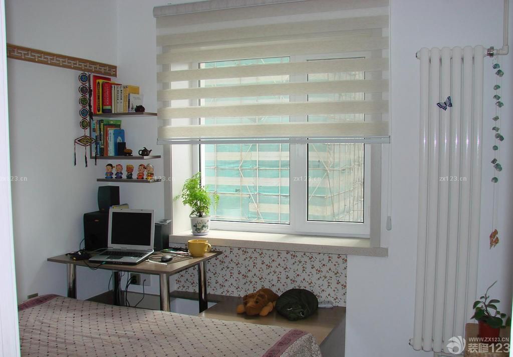 超小卧室百叶窗帘设计效果图片
