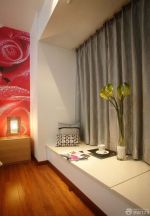 家装卧室飘窗灰色窗帘装修实景图