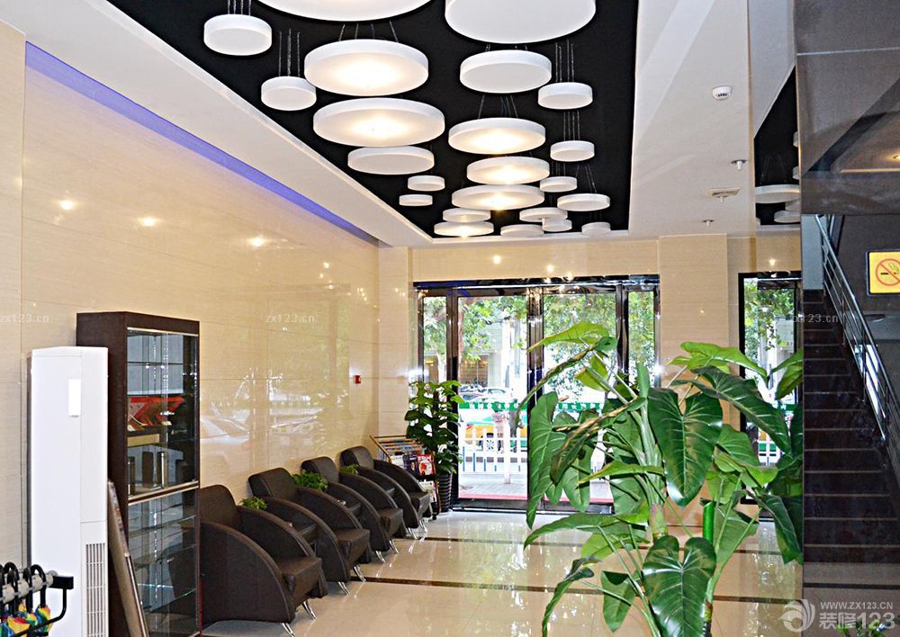 宾馆大厅艺术吊顶装修实景图欣赏