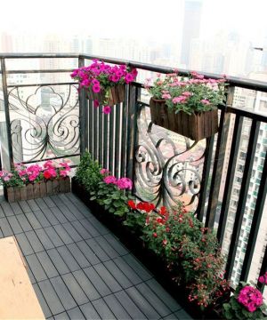 最新家庭阳台护栏装修效果图欣赏