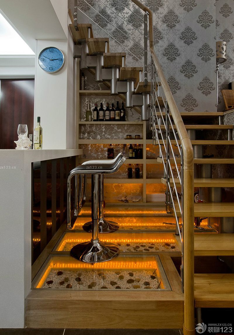 最新复式楼钢木楼梯装修案例