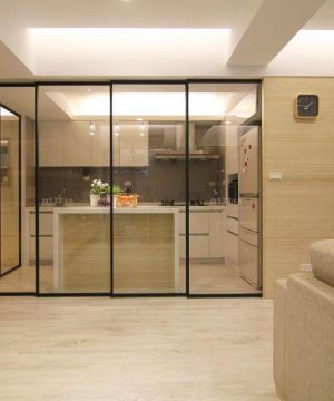 最新精致现代开放式厨房玻璃隔断设计图片
