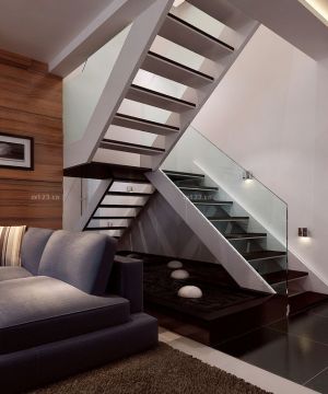 时尚现代钢木楼梯装修效果图欣赏