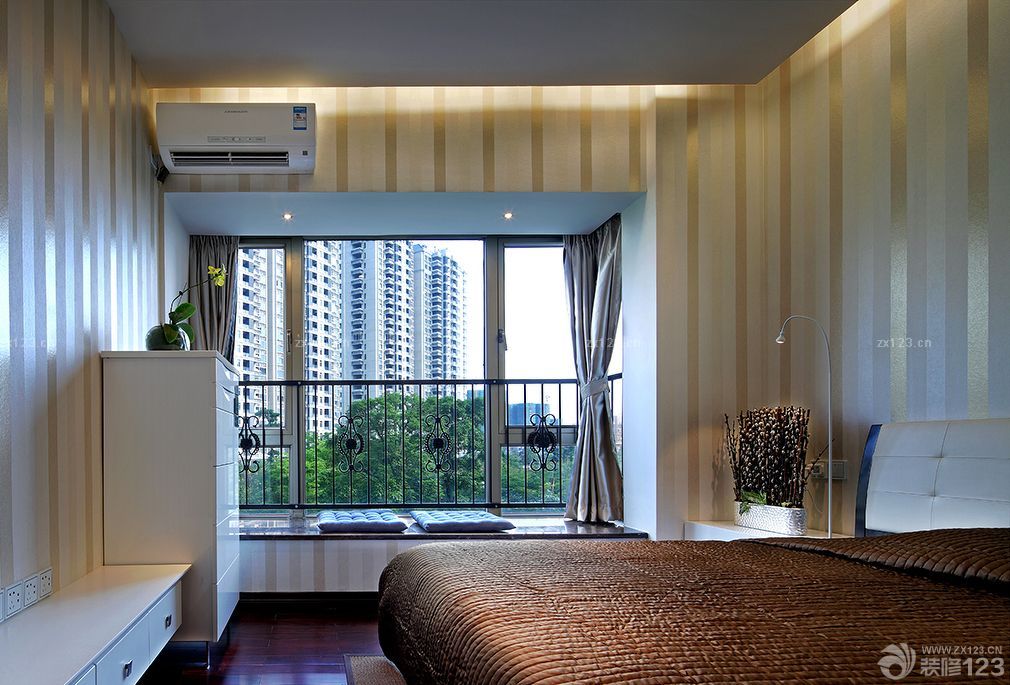 2025小户型室内飘窗护栏装修效果图欣赏