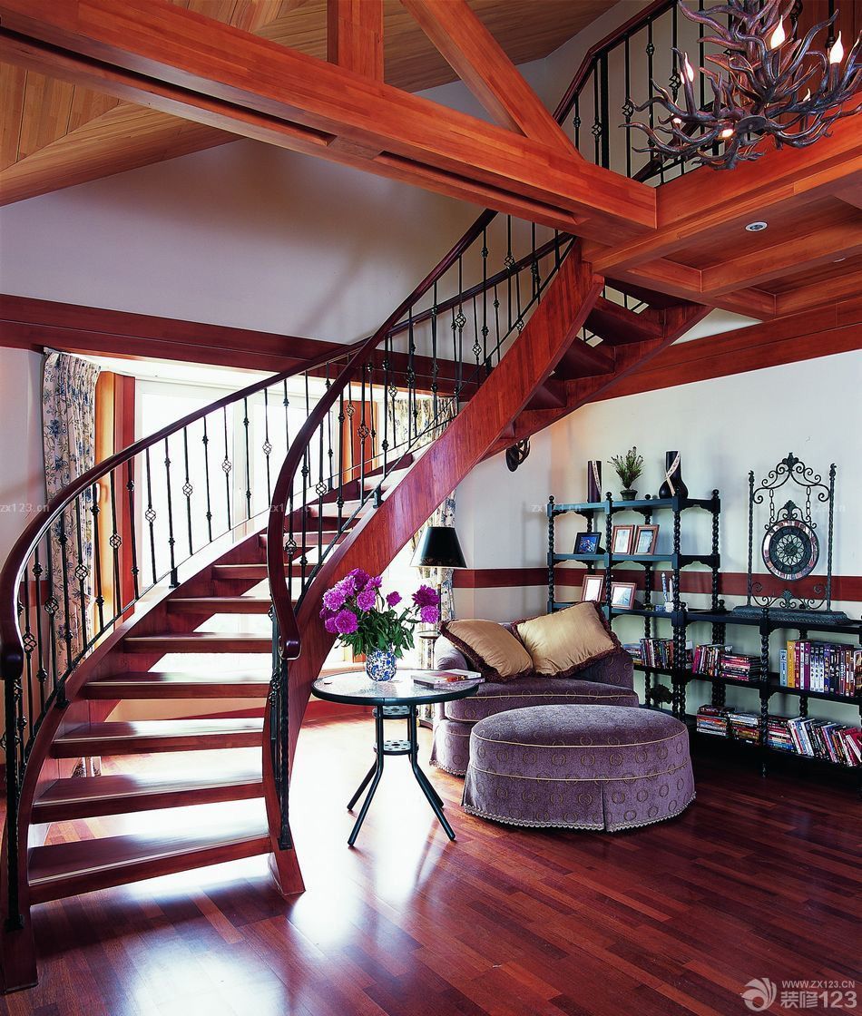 简欧风格别墅楼梯设计图片
