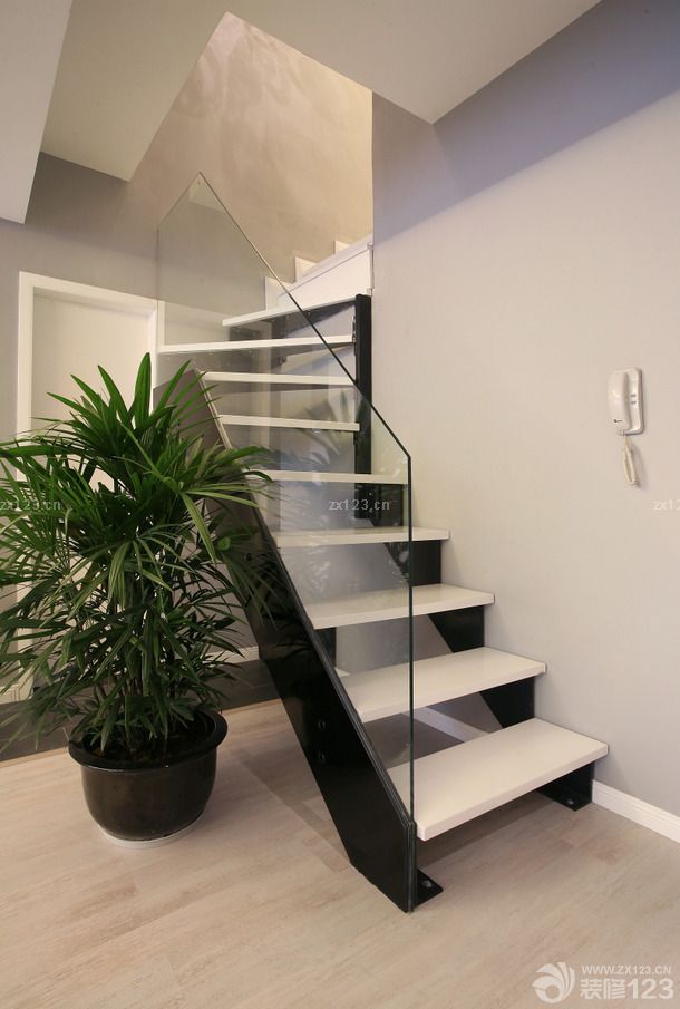 现代楼中楼客厅玻璃护栏装修效果图大全2025