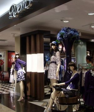 2023流行品牌服装店装修效果图片欣赏