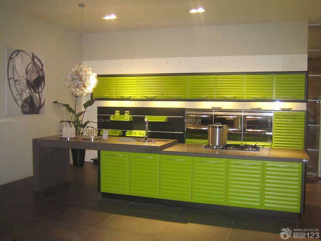 最新绿色橱柜带吧台设计图