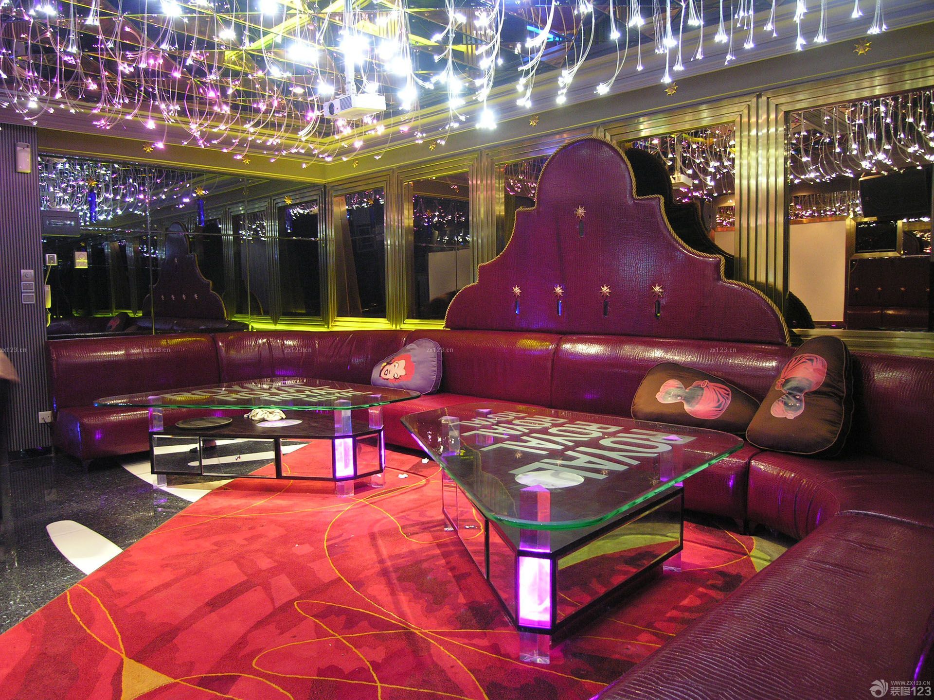 2025最新创意ktv沙发背景墙设计图片