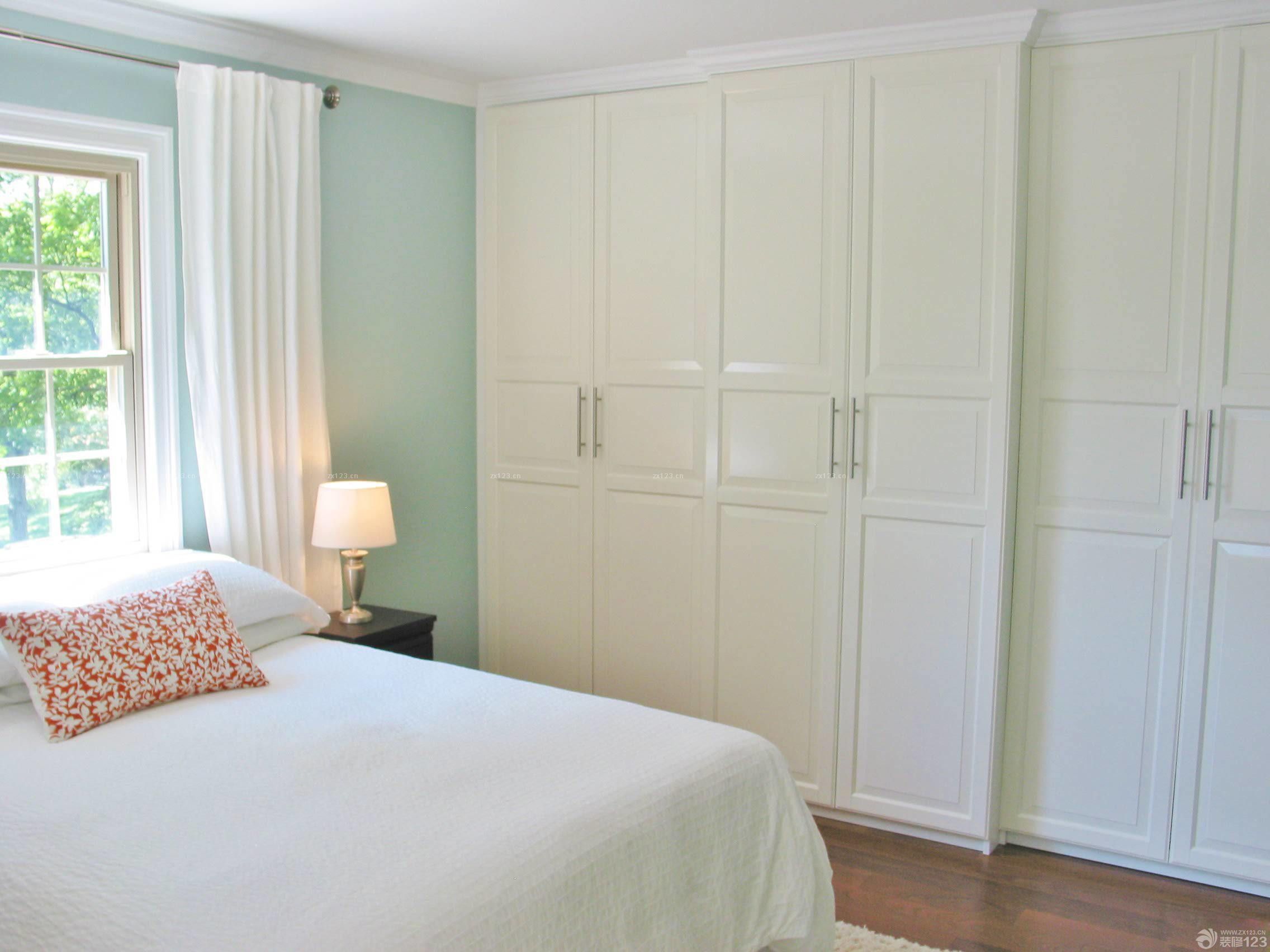 最新现代风格入墙衣柜设计图片