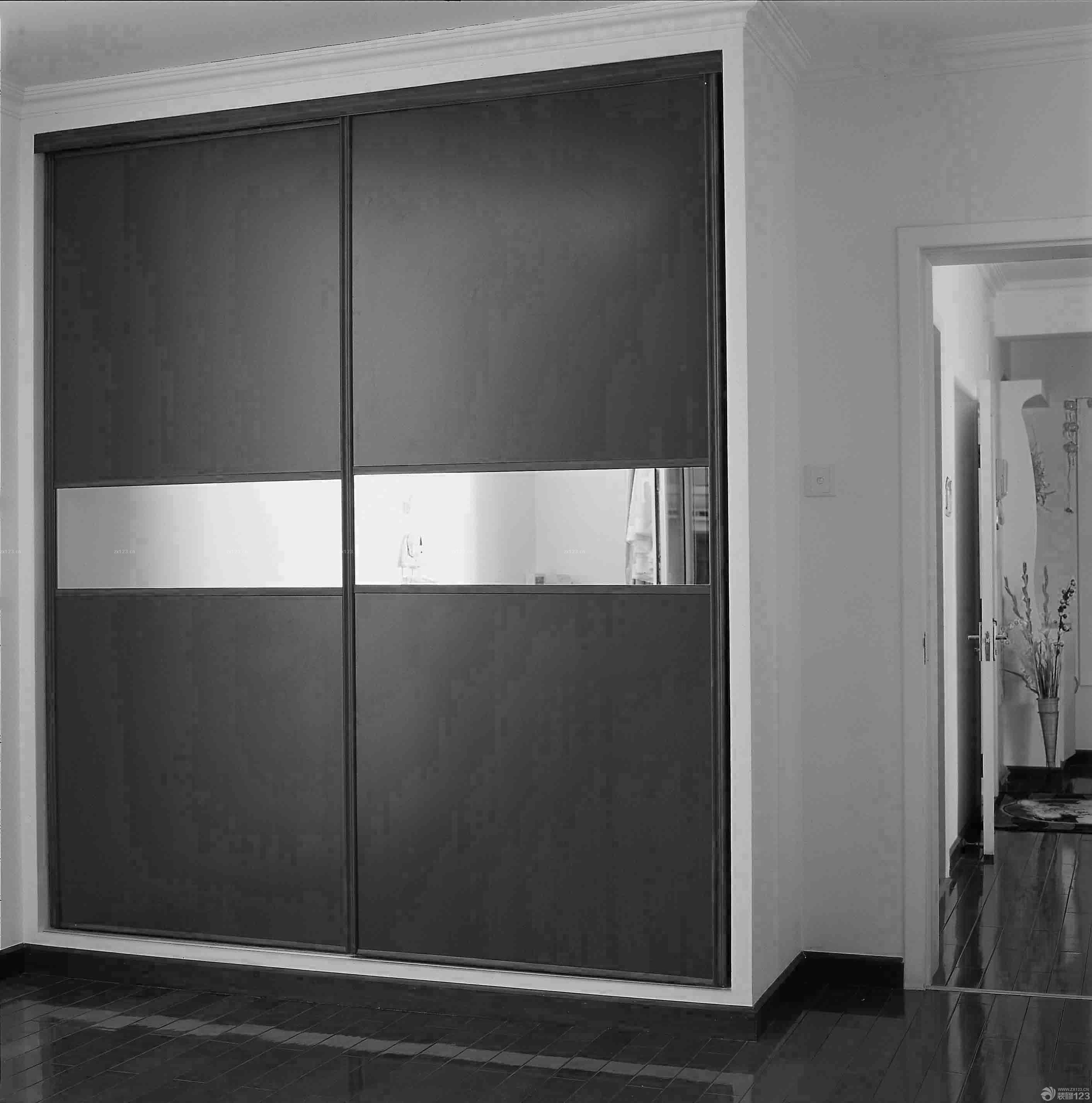 简约黑白风格入墙衣柜效果图片
