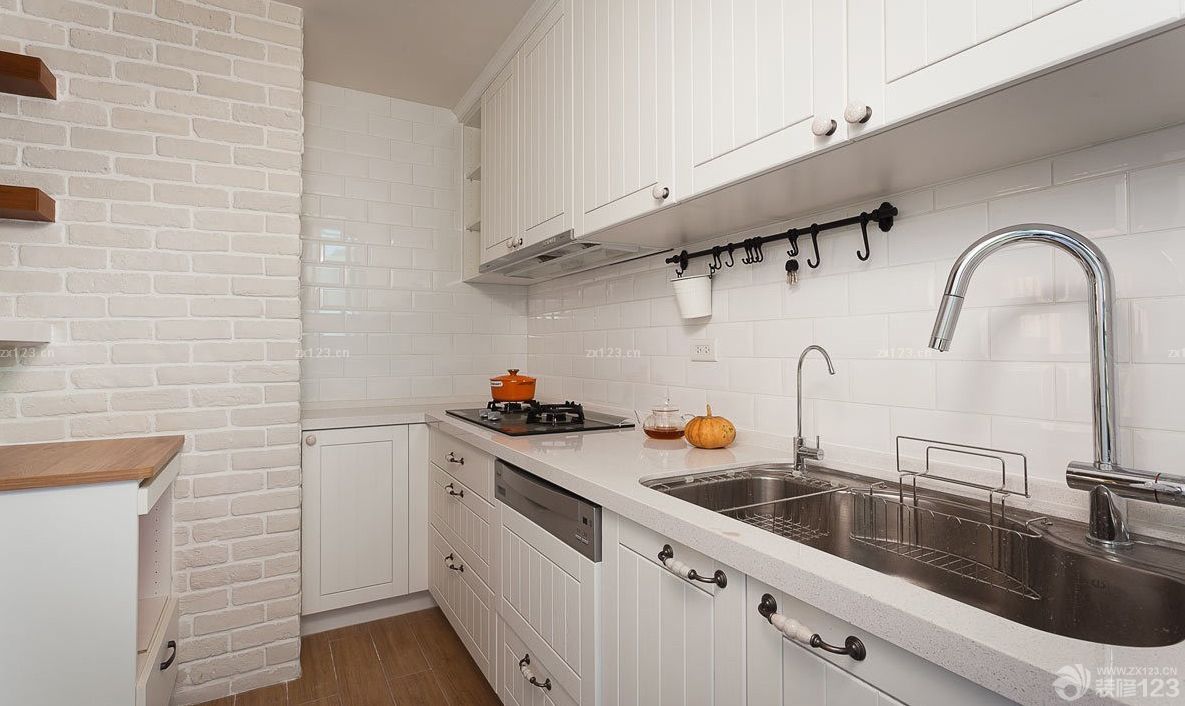 2025简约风格厨房置物架案例