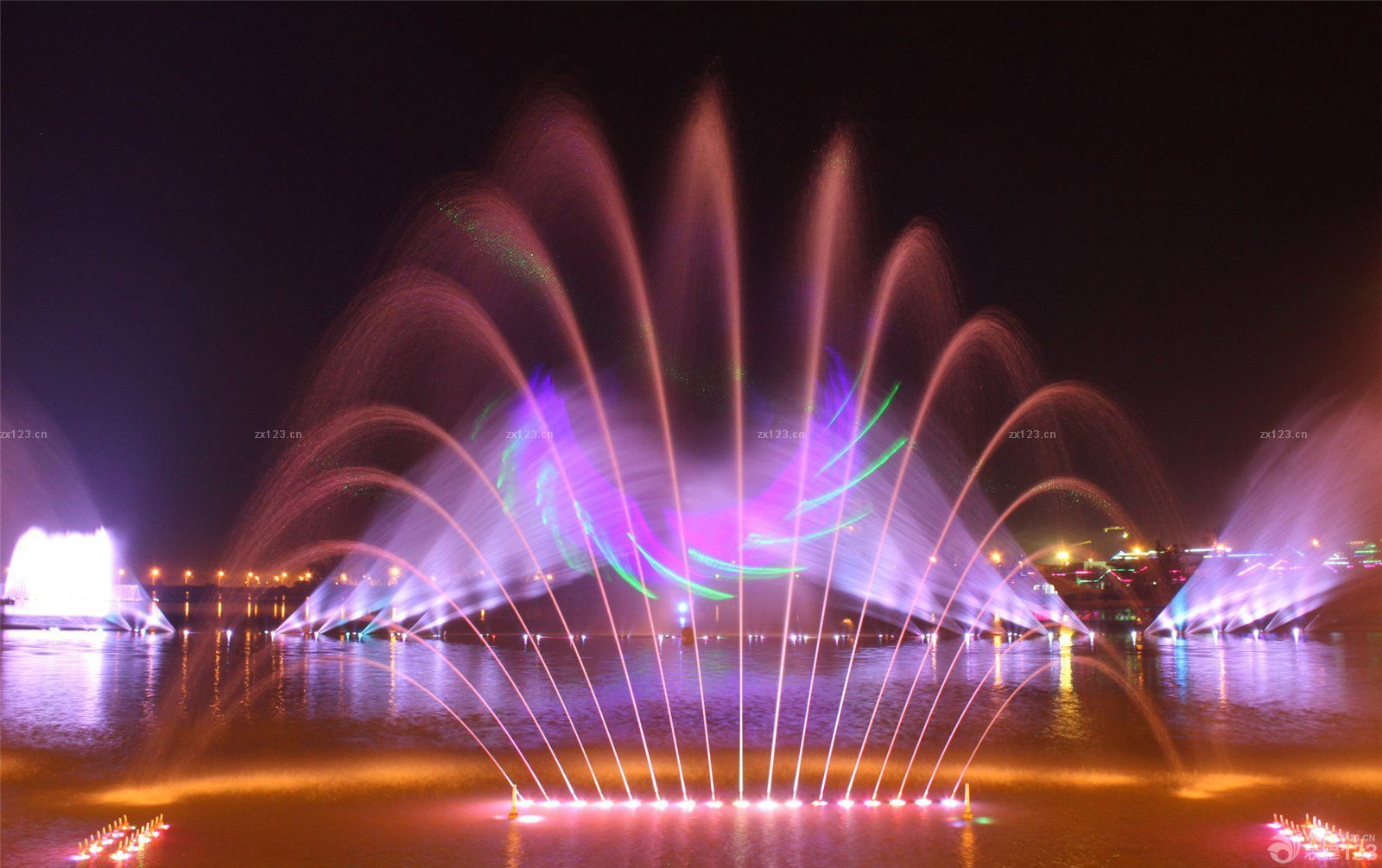 2025简约时尚风格喷泉设计图片