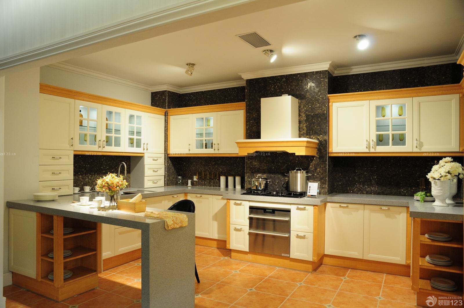 2025最新小户型开放式厨房玻璃橱柜图片