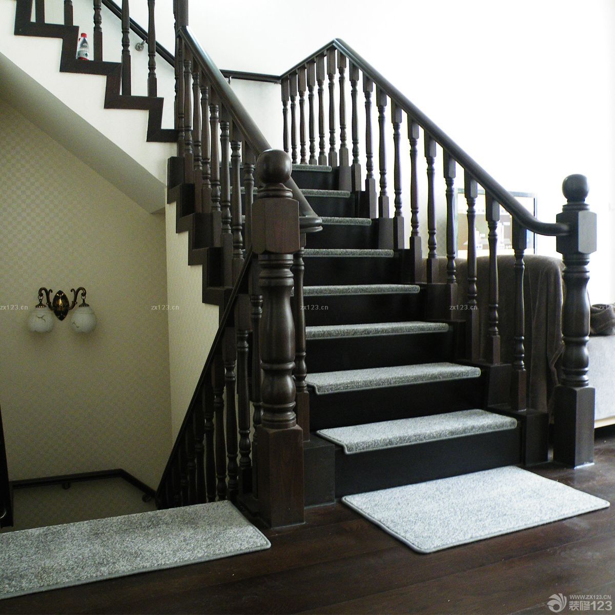 2025时尚简约家用楼梯垫实景图