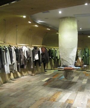 2025创意现代风格女装服装店装修样板
