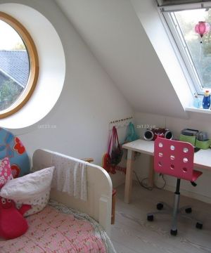 可爱儿童房间20小户型斜顶阁楼装修效果图