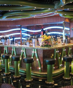 2023最新现代酒吧吧台高凳设计装修实景图