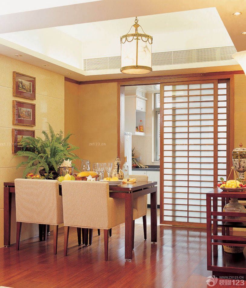 现代家装厨房玻璃推拉门装修效果图片