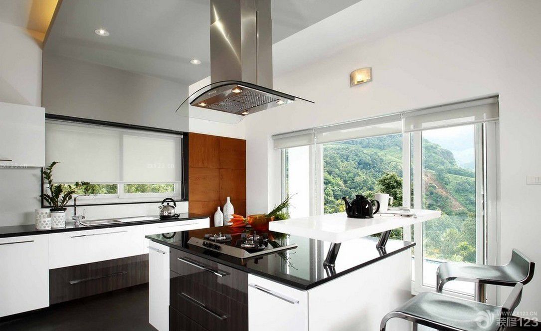 现代风格厨房玻璃推拉门装修效果图片欣赏